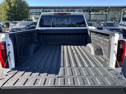 Used 2025 GMC Sierra 3500 Denali Ultimate AWD/4WD image 9