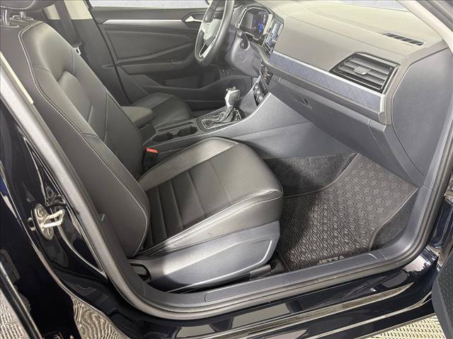 Used 2024 Volkswagen Jetta SE FWD image 13