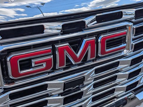 Used 2026 GMC Sierra 2500 Denali w/ Denali Reserve Package image 5