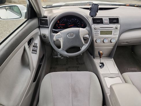 Used 2011 Toyota Camry LE image 11