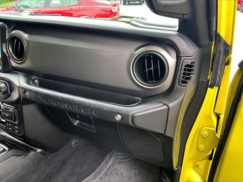 Used 2023 Jeep Wrangler Unlimited w/ Sun & Screen Package AWD/4WD image 13