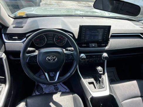 Used 2022 Toyota RAV4 XLE Premium FWD image 28