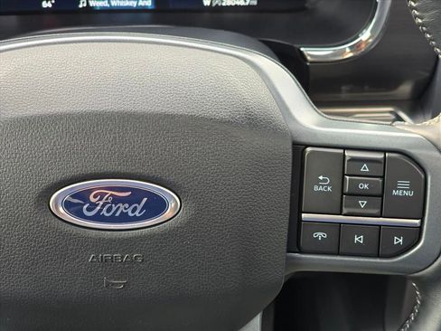 Used 2023 Ford F150 Lariat w/ Trailer Tow Package image 19