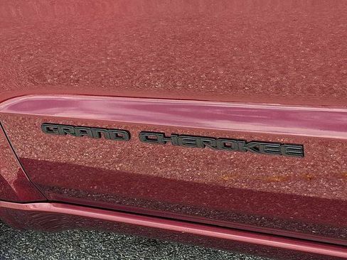 Certified 2021 Jeep Grand Cherokee Laredo X AWD/4WD image 29