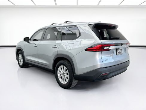 Used 2024 Toyota Grand Highlander XLE FWD image 6
