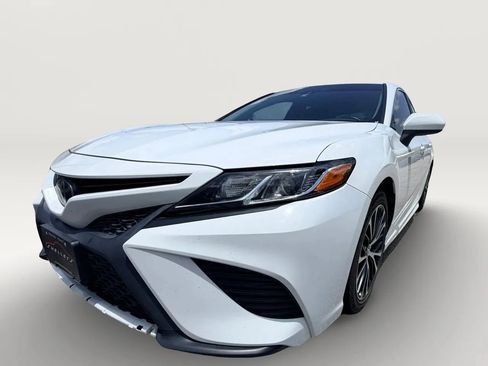 Used 2018 Toyota Camry SE FWD image 5