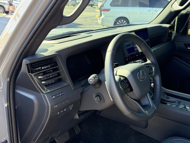 Used 2026 Lexus GX 550 w/ Accessory Package (2T) AWD/4WD image 12