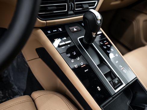 Certified 2026 Porsche Macan AWD/4WD image 14