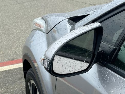 Used 2020 Toyota C-HR XLE FWD image 8