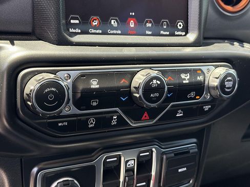 Used 2021 Jeep Gladiator Mojave AWD/4WD image 37