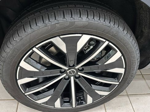 New 2026 Volvo XC90 T8 Plus w/ Protection Package Premier image 32