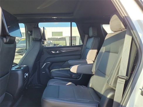 Used 2024 GMC Yukon Denali w/ Advanced Technology Package image 11