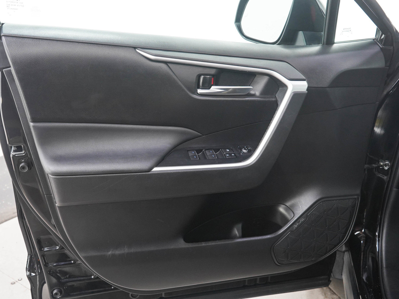 Used 2022 Toyota RAV4 XLE Premium FWD image 21