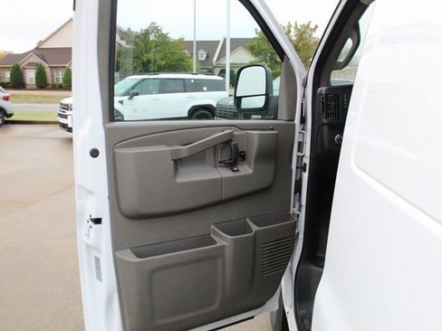 Used 2023 Chevrolet Express 2500 w/ Driver Convenience Package image 10