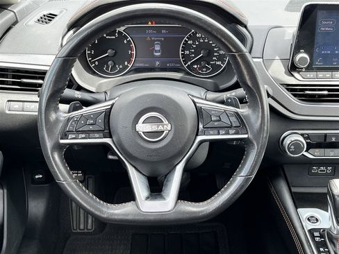 Used 2024 Nissan Altima 2.5 SR FWD image 18