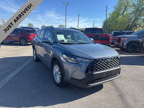 Used 2024 Toyota Corolla Cross LE w/ Moonroof Package image 3