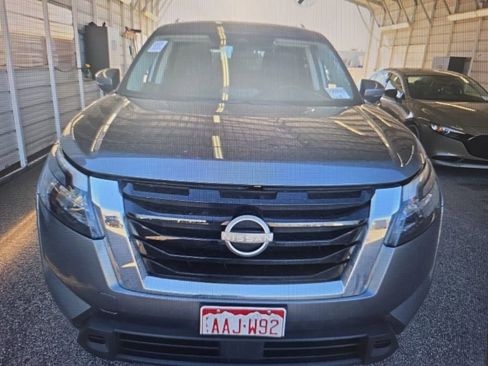 Used 2024 Nissan Pathfinder SV image 13