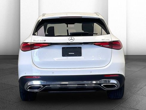 Used 2024 Mercedes-Benz GLC 300 4MATIC image 3