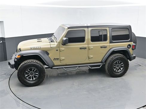 Used 2025 Jeep Wrangler Willys image 35