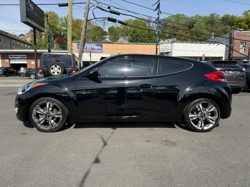 Used 2017 Hyundai Veloster Value Edition FWD image 4