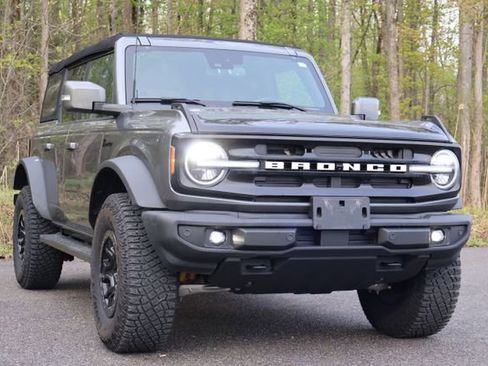 Used 2023 Ford Bronco Outer Banks w/ Sasquatch Package AWD/4WD image 5