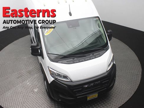 Used 2023 RAM ProMaster 2500 w/ Convenience Group FWD image 3