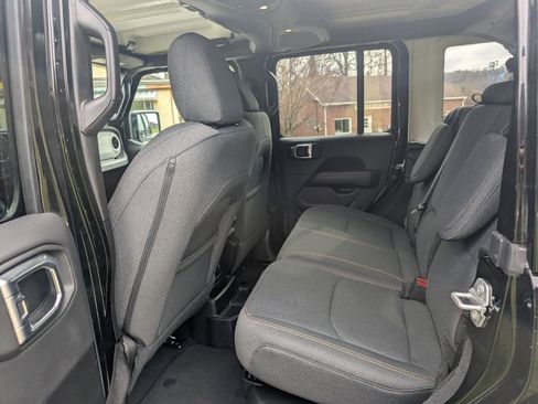 Used 2025 Jeep Wrangler Unlimited Sahara w/ Safety Group image 30