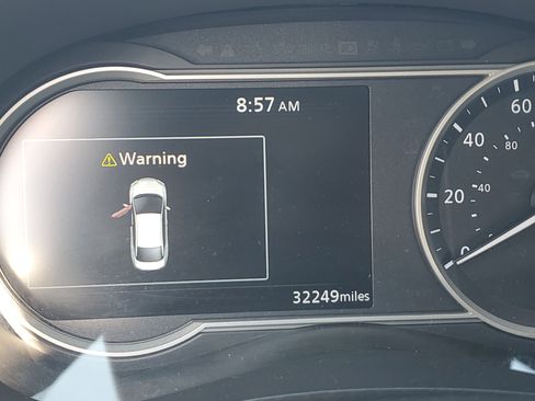 Used 2025 Nissan Versa SV image 9