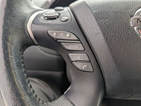 Used 2018 Nissan Pathfinder SL image 12