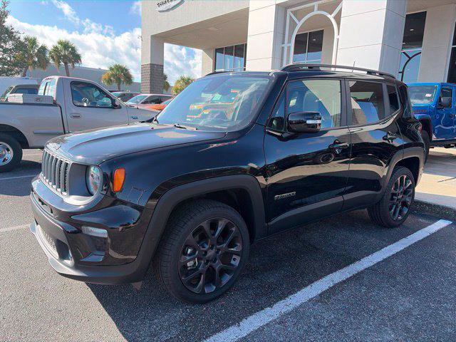 Certified 2023 Jeep Renegade Limited w/ Sun/Sound Group AWD/4WD image 1