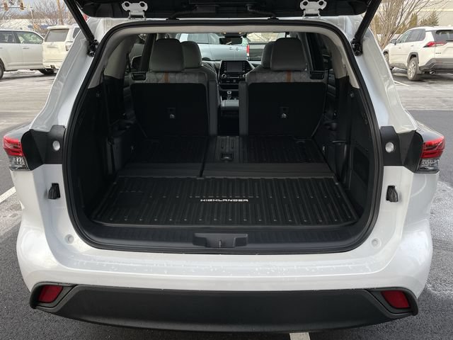 Used 2022 Toyota Highlander Bronze Edition AWD/4WD image 25