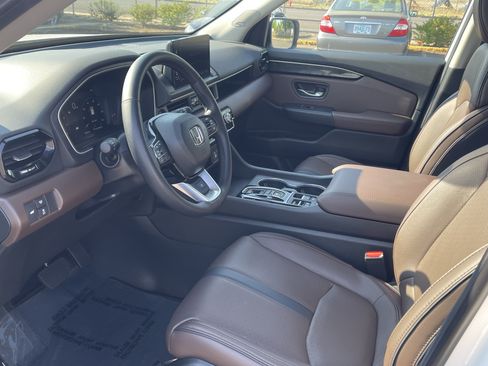 Used 2025 Honda Pilot Elite image 10