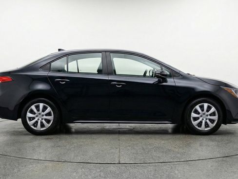Used 2025 Toyota Corolla LE FWD image 11