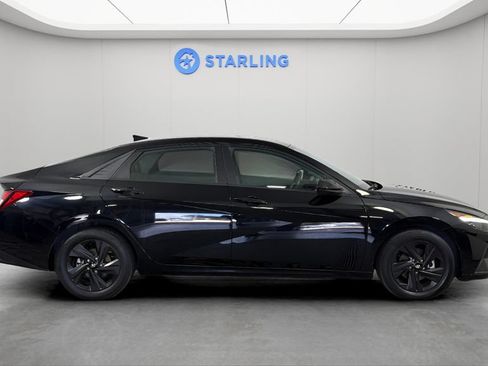 Used 2022 Hyundai Elantra SEL w/ Convenience Package FWD image 11