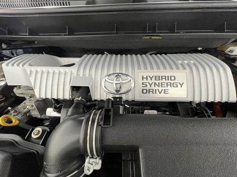 Used 2017 Toyota Prius V Five image 22