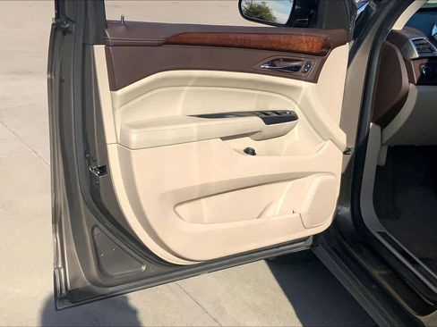 Used 2015 Cadillac SRX Luxury w/ Driver Awareness Package image 21