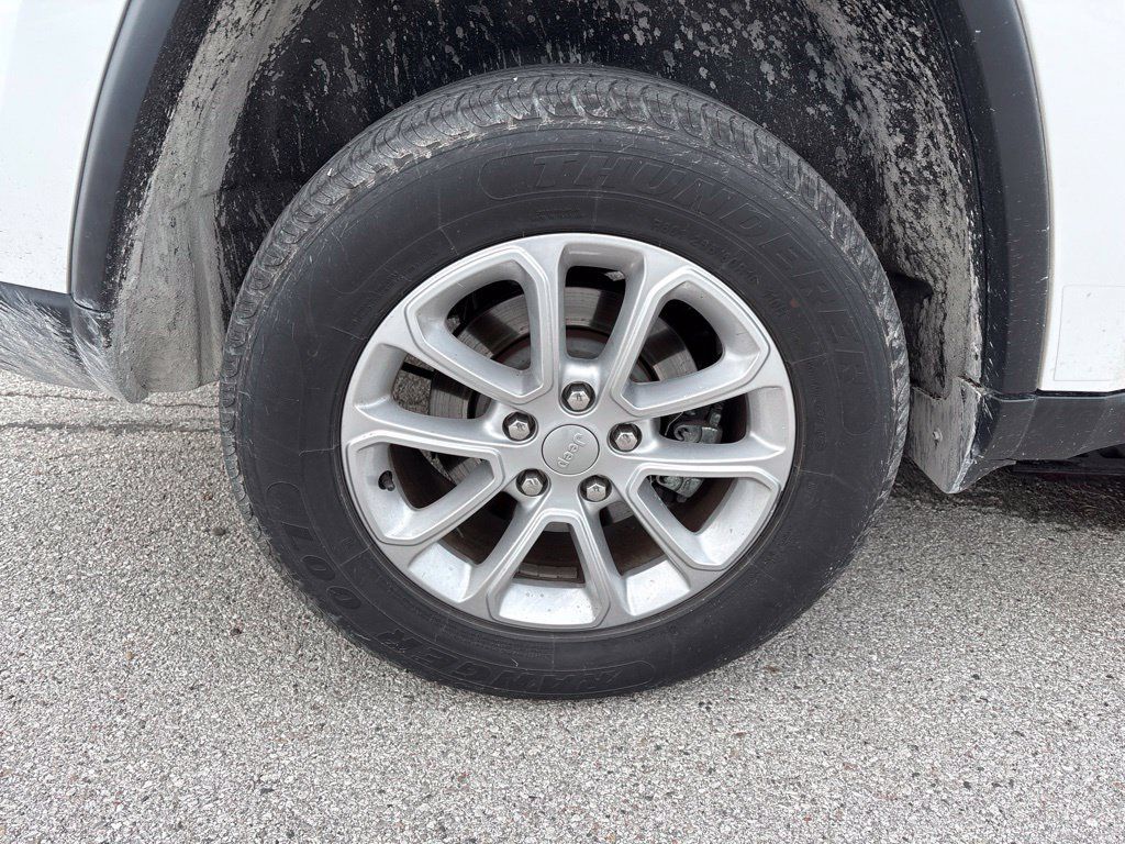 Used 2021 Jeep Grand Cherokee Laredo AWD/4WD image 19