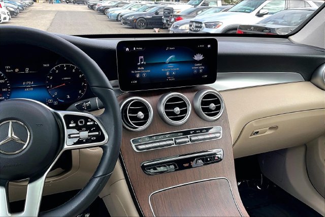 Used 2021 Mercedes-Benz GLC 300 4MATIC image 5