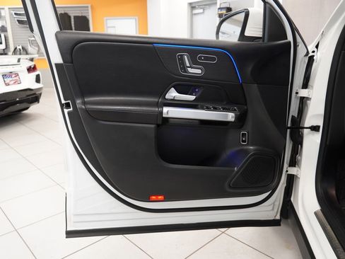 Used 2023 Mercedes-Benz GLB 250 GLB 250 4D Sport Utility image 6