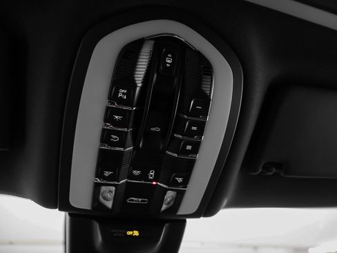 Certified 2025 Porsche Macan image 34