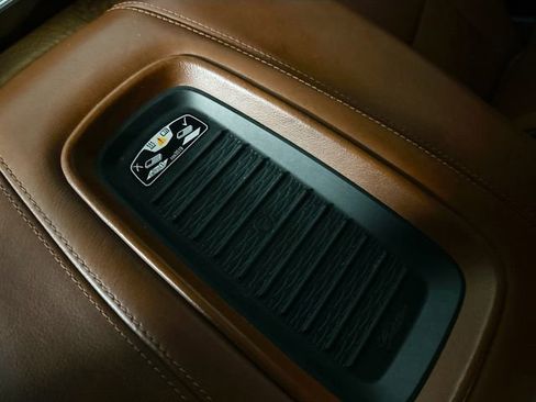 Used 2020 Cadillac Escalade Luxury image 38