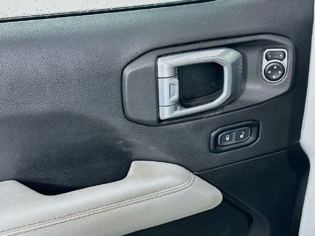 Used 2023 Jeep Wrangler Unlimited Sahara AWD/4WD image 26