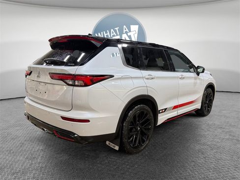 Used 2023 Mitsubishi Outlander Ralliart image 3