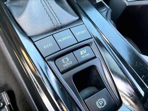 Used 2025 Toyota Camry SE FWD image 33
