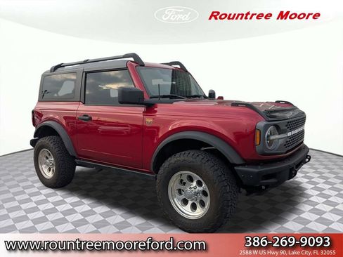 Used 2025 Ford Bronco Badlands image 1