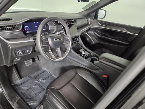 Certified 2024 Jeep Grand Cherokee L Limited w/ Luxury Tech Group II image 13