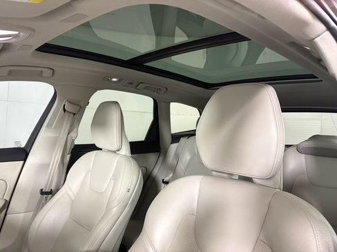 Used 2022 Volvo XC60 B5 Inscription w/ Advanced Package image 17