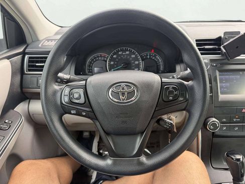 Used 2015 Toyota Camry LE FWD image 16