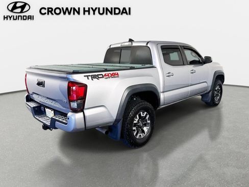 Used 2019 Toyota Tacoma TRD Off-Road w/ Technology Package AWD/4WD image 6