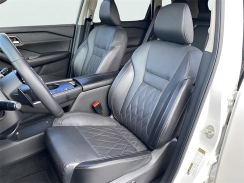 Used 2024 Nissan Rogue Platinum image 14